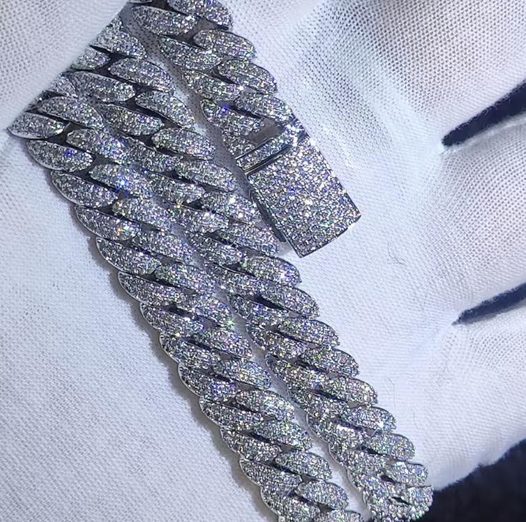 GemoraLuxy Moissanite – White/18K Gold Plated